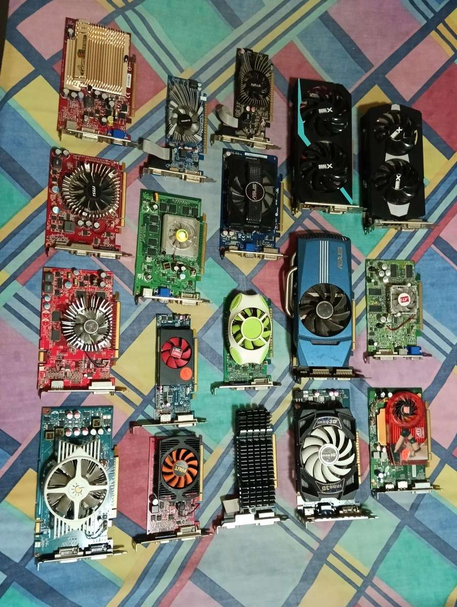 Bulk lot of 18 graphics cards
