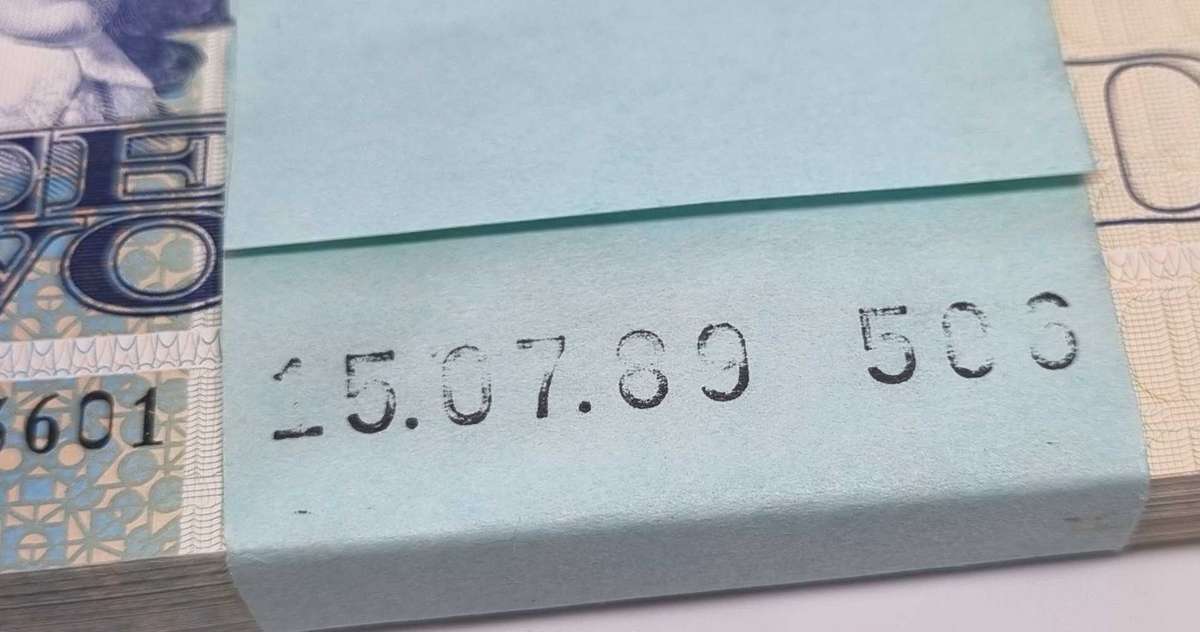 100 x South African R2 Notes