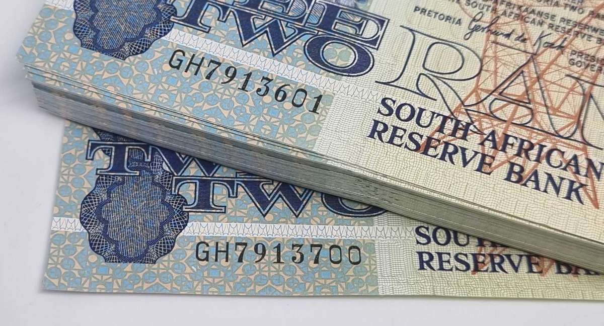 100 x South African R2 Notes