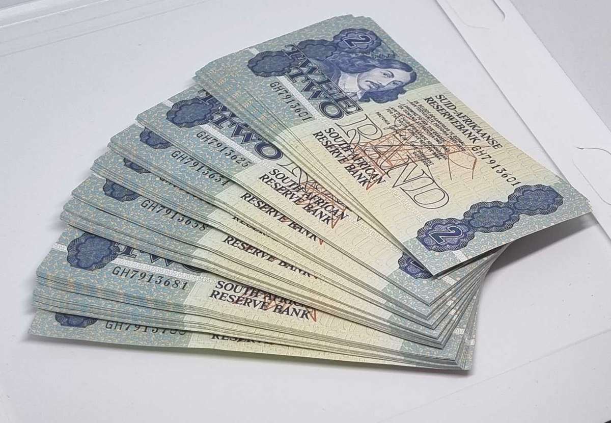 100 x South African R2 Notes