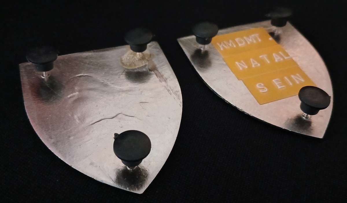 SADF NATAL SIGNAL UNIT SHOULDER FLASH PAIR  ( ONE PIN REPAIRED )               L54