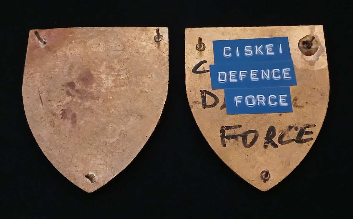 CISKEI Defence Force 1 Battalion Shoulder Flash Pair    ( One Pin Repaired )                  L60