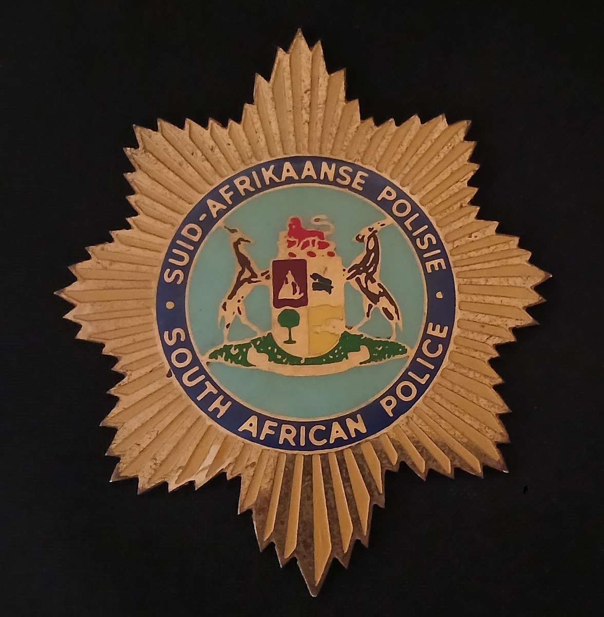 OLD SOUTH AFRICAN POLICE BRASS AND ENAMEL BADGE                       L281
