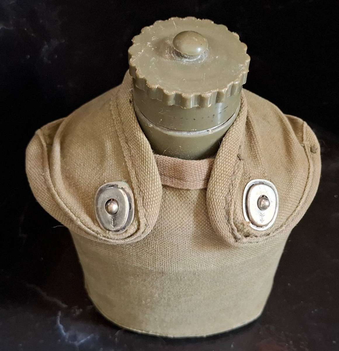 ** RHODESIAN BUSH WAR : Water Bottle and Canteen Cup in Green Webbing Pouch .**
