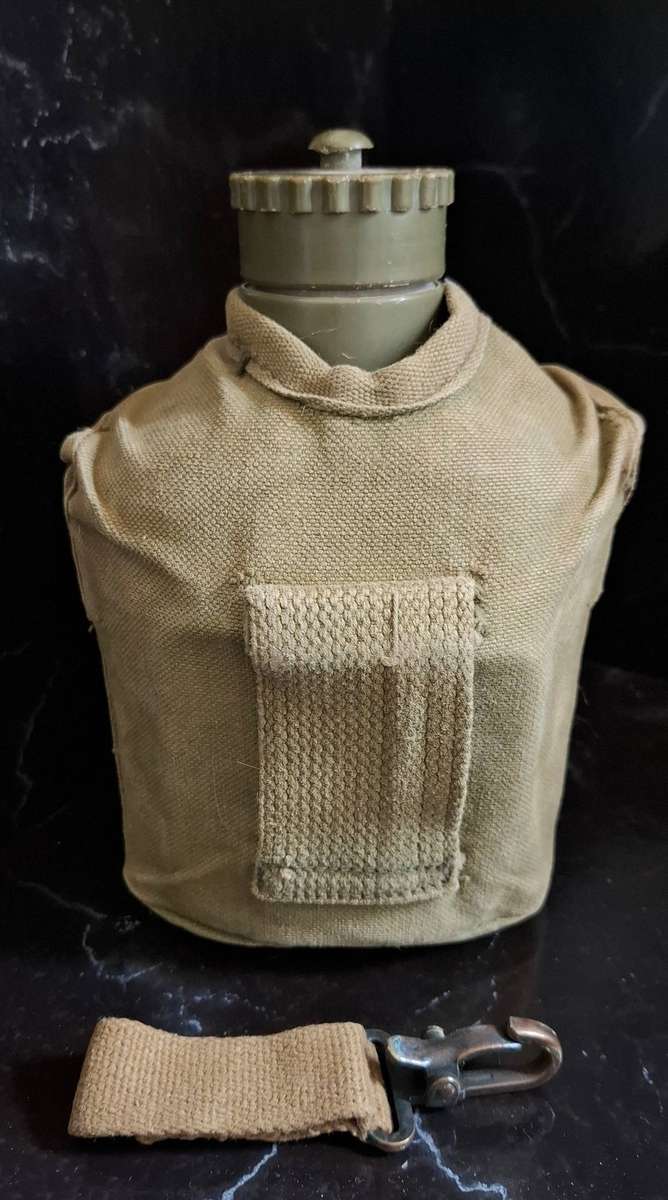 ** RHODESIAN BUSH WAR : Water Bottle and Canteen Cup in Green Webbing Pouch .**