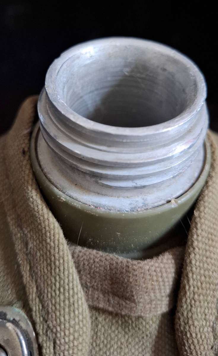 ** RHODESIAN BUSH WAR : Water Bottle and Canteen Cup in Green Webbing Pouch .**