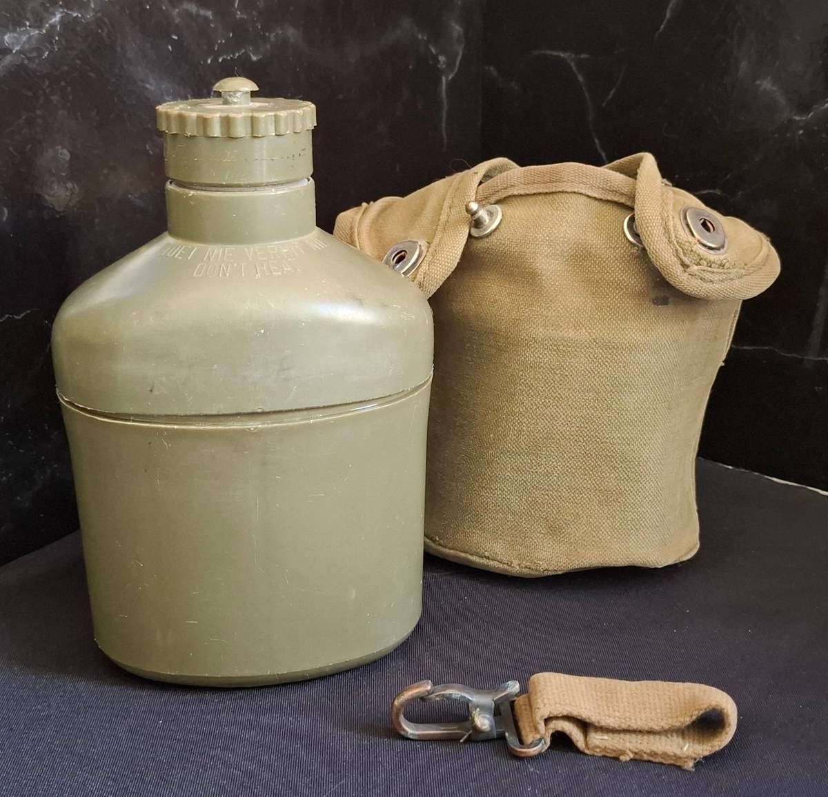 ** RHODESIAN BUSH WAR : Water Bottle and Canteen Cup in Green Webbing Pouch .**