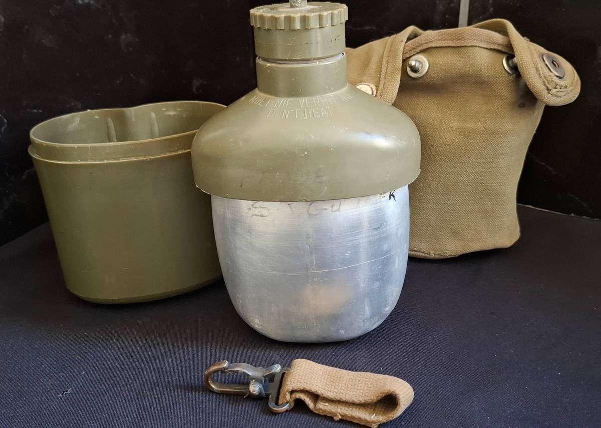 ** RHODESIAN BUSH WAR : Water Bottle and Canteen Cup in Green Webbing Pouch .**