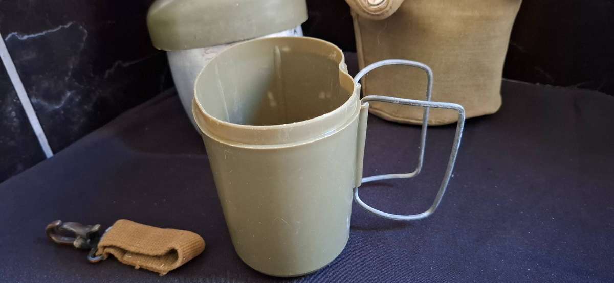 ** RHODESIAN BUSH WAR : Water Bottle and Canteen Cup in Green Webbing Pouch .**