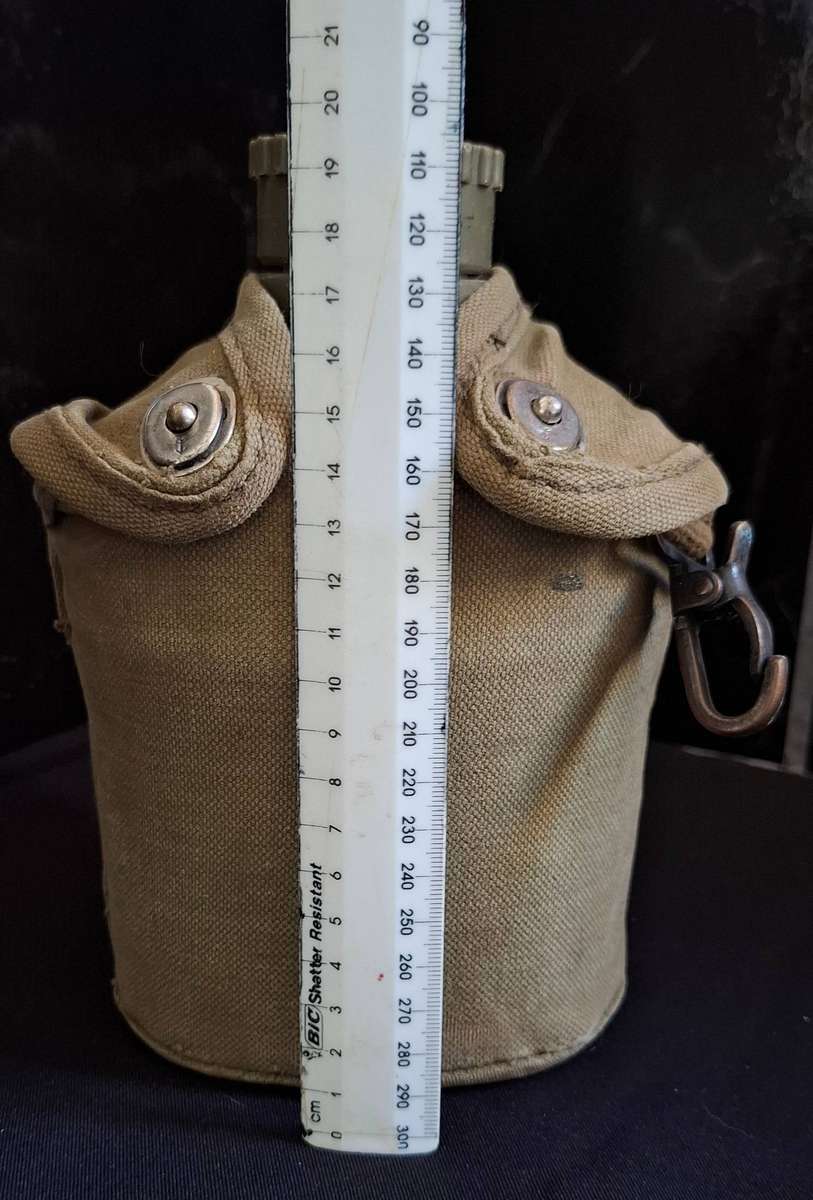 ** RHODESIAN BUSH WAR : Water Bottle and Canteen Cup in Green Webbing Pouch .**
