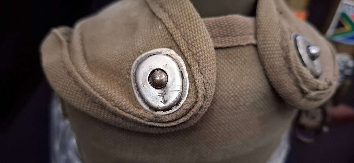 ** RHODESIAN BUSH WAR : Water Bottle and Canteen Cup in Green Webbing Pouch .**