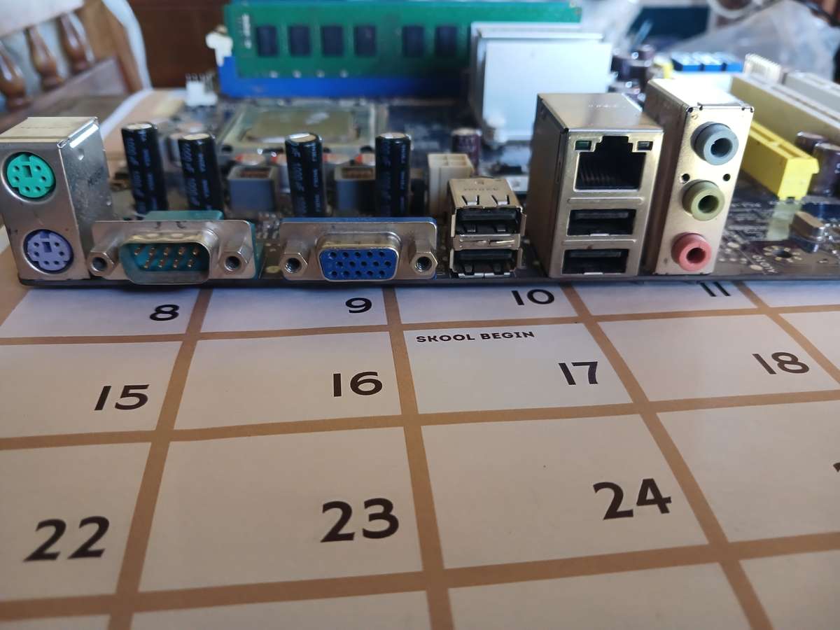 Foxconn motherboard with CPU and 6 or 8 gig ram