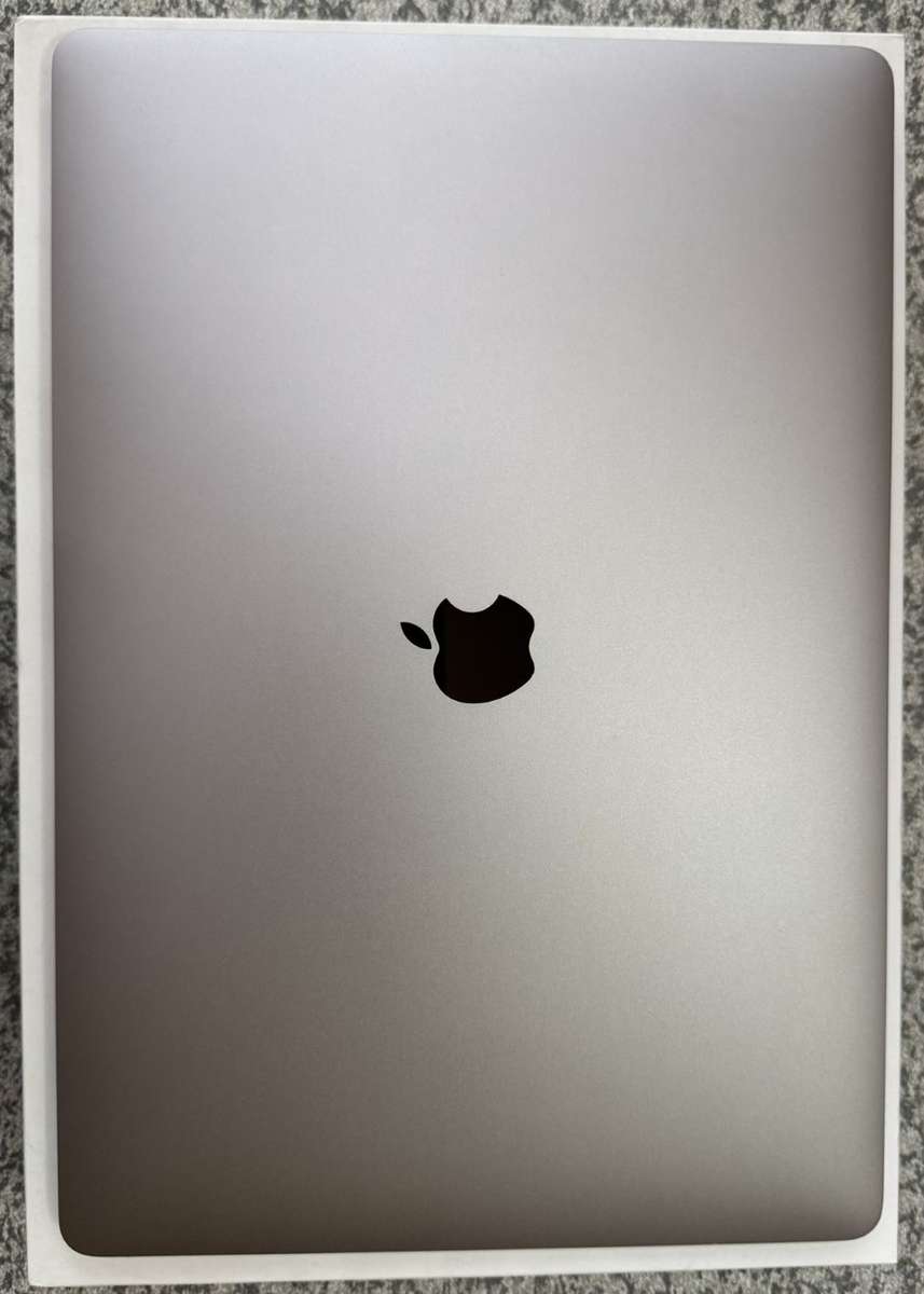 MacBook Pro 15-Inch Core i7 2.6 GHz (TouchBar/2018) 16GB RAM 512GB SSD Space Grey Radeon 560X GPU