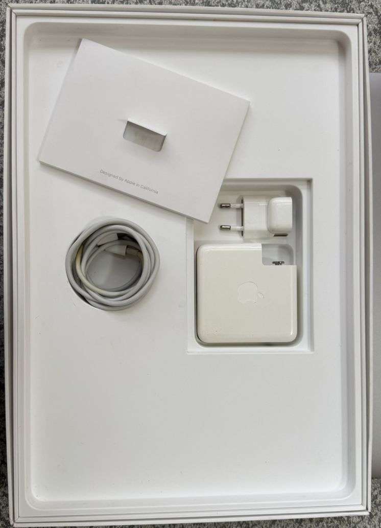 MacBook Pro 15-Inch Core i7 2.6 GHz (TouchBar/2018) 16GB RAM 512GB SSD Space Grey Radeon 560X GPU