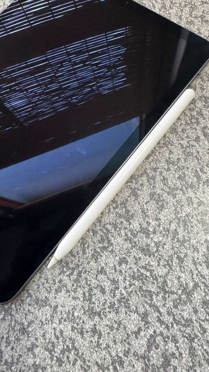 2020 iPad Air WiFi 256GB (Space Gray) & Apple Pencil