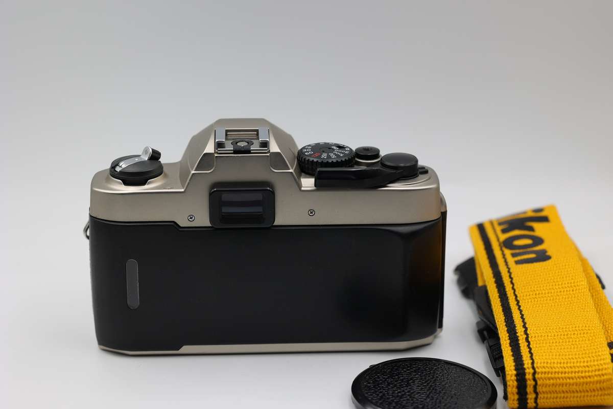 Nikon FM10 35mm film camera