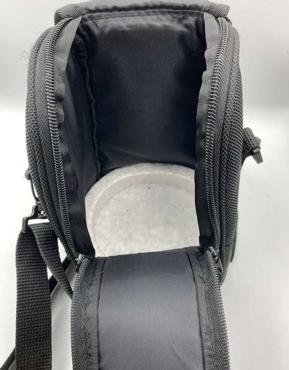 Nikon CL-M3 Lens Case (Black)