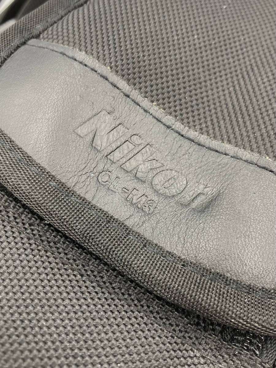 Nikon CL-M3 Lens Case (Black)