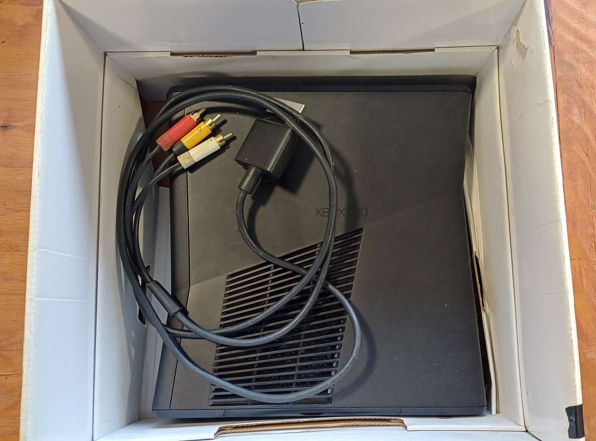 Xbox 360 Console only in BOX (READ Description before bidding)