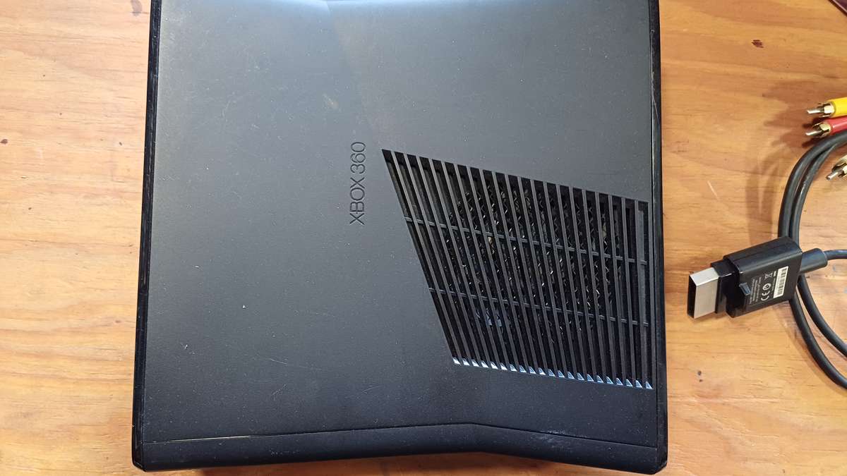 Xbox 360 Console only in BOX (READ Description before bidding)