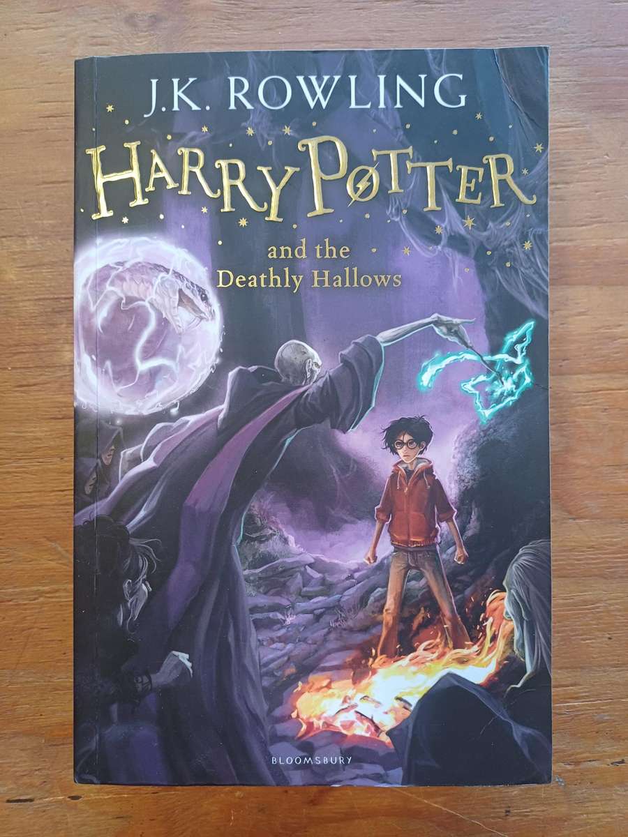 Harry Potter and the Deathly Hallow - J.K Rowling Paperback