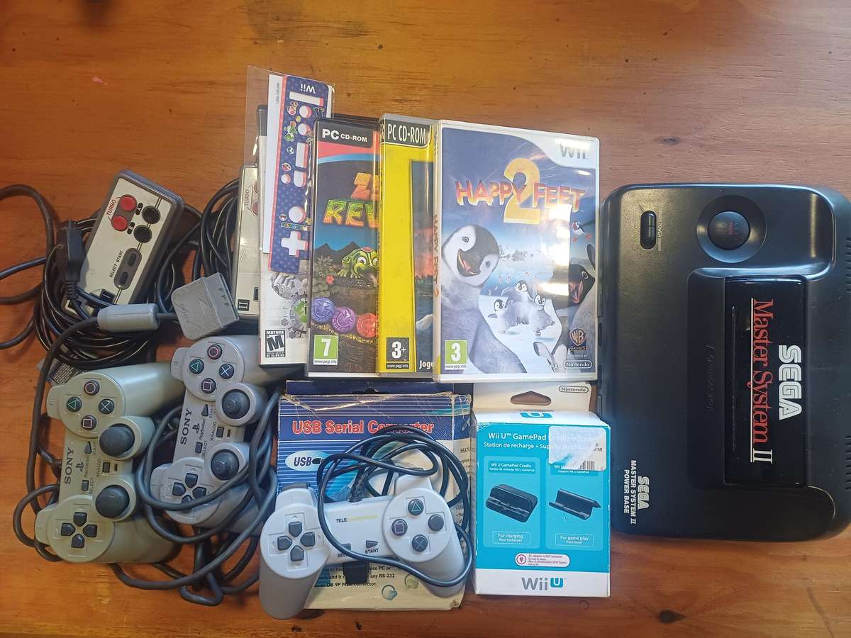 Mixed lot of gaming accessories