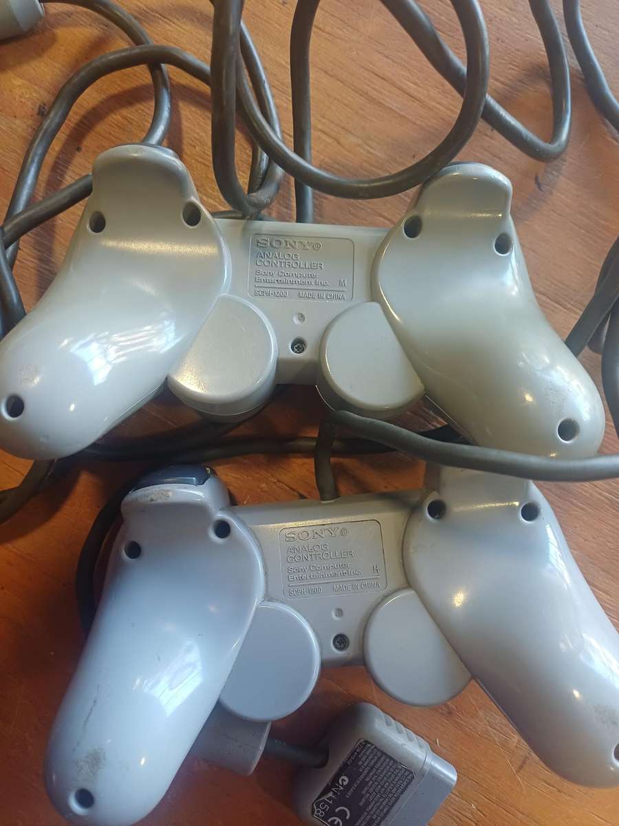 Mixed lot of gaming accessories