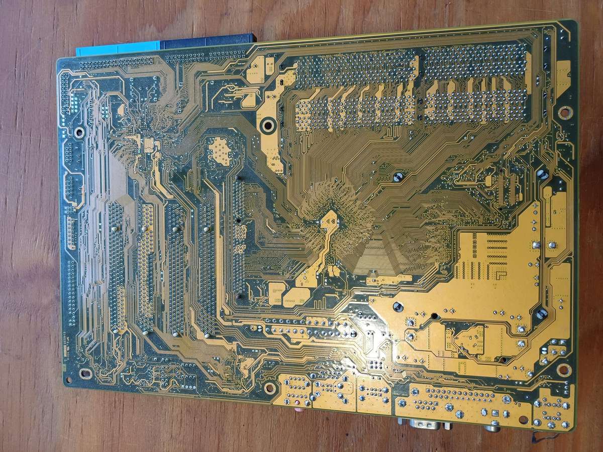 motherboard asus p800 se with unknow CPU and 512mb RAM x2