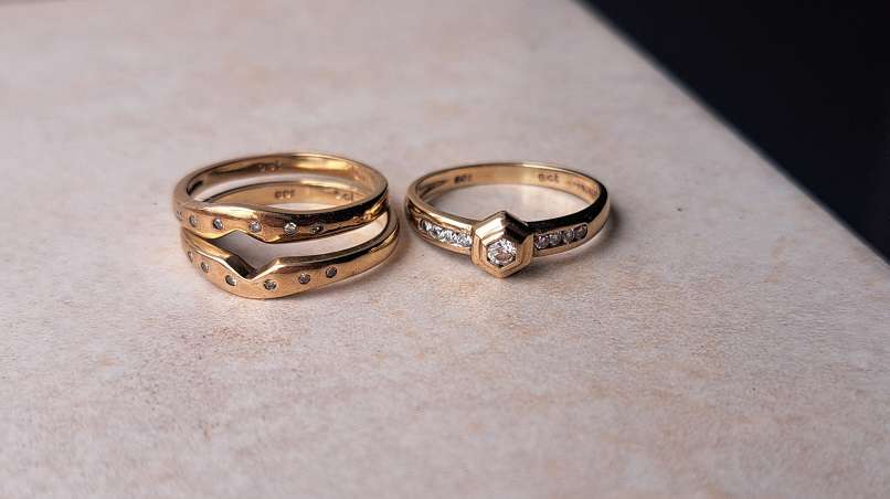 9ct gold petite diamond ring set