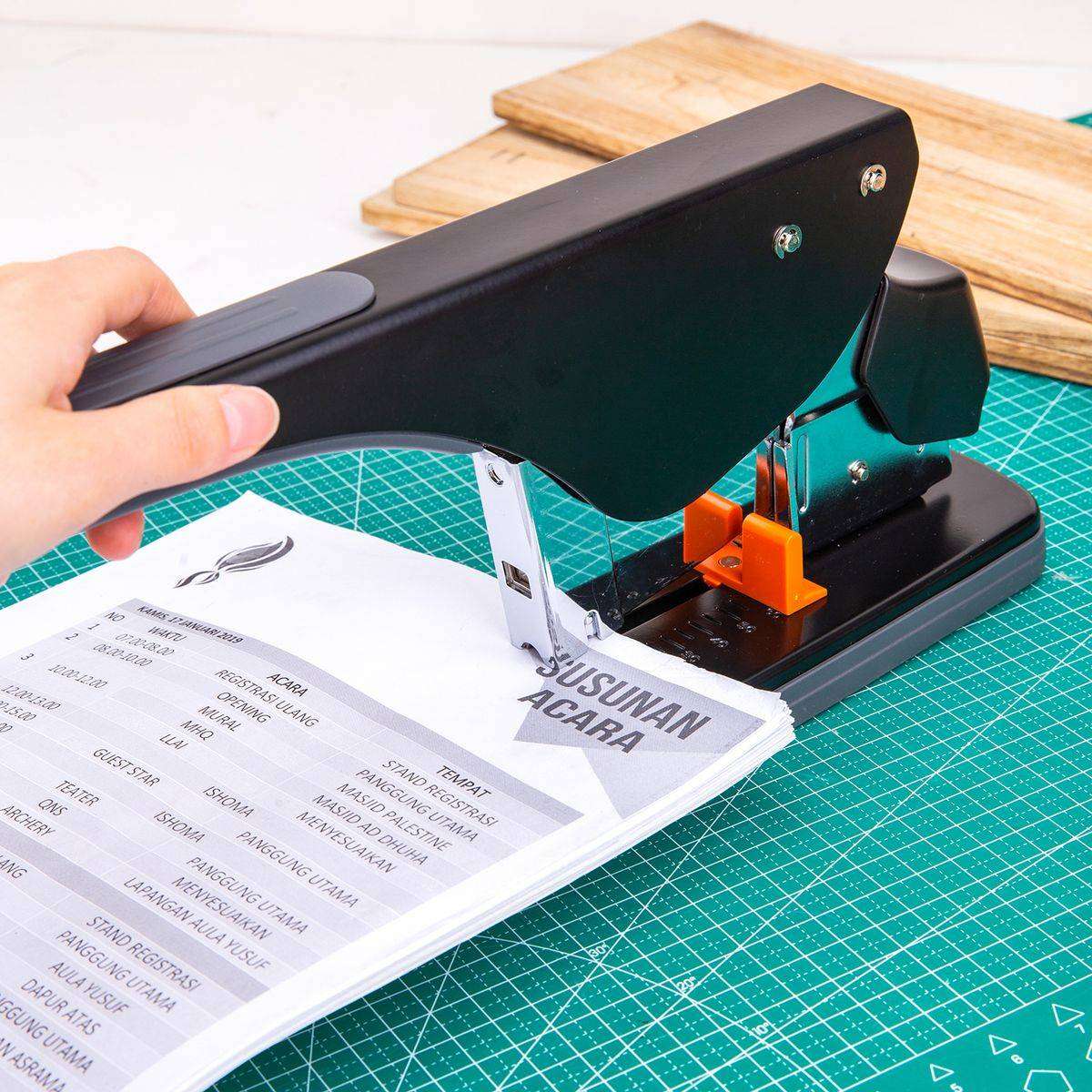 Deli Effortless Heavy Duty Stapler 210 Sheets 23/6 & 23/23 Black