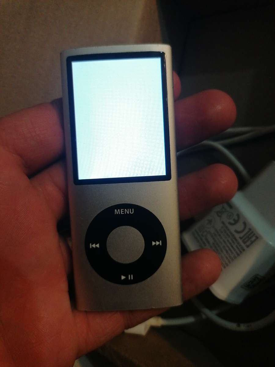 Ipod 8GB mp3 player. White screen so can't test sold as is