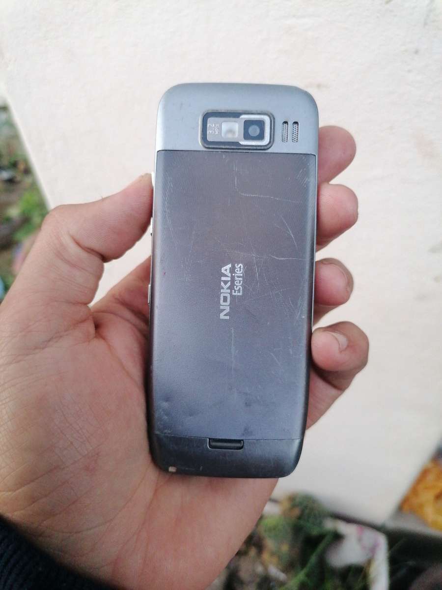 Nokia E52 cellphone