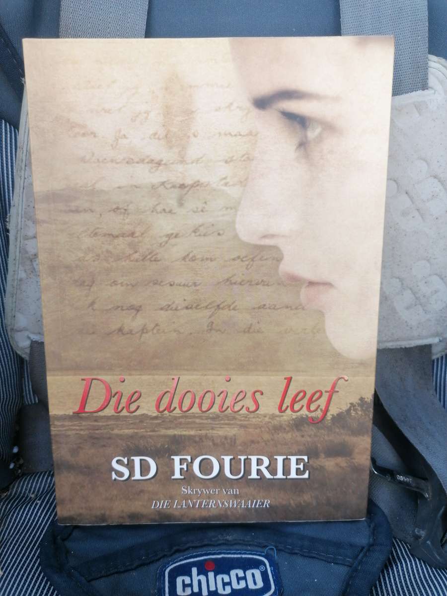 Die dooies leef / S.D. Fourie