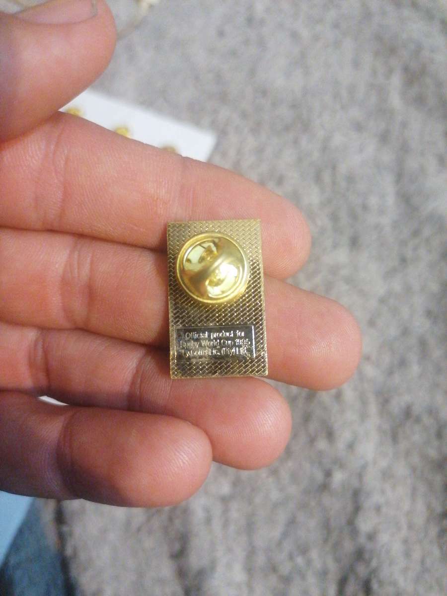 Rare find original 1995 rugby world cup pin