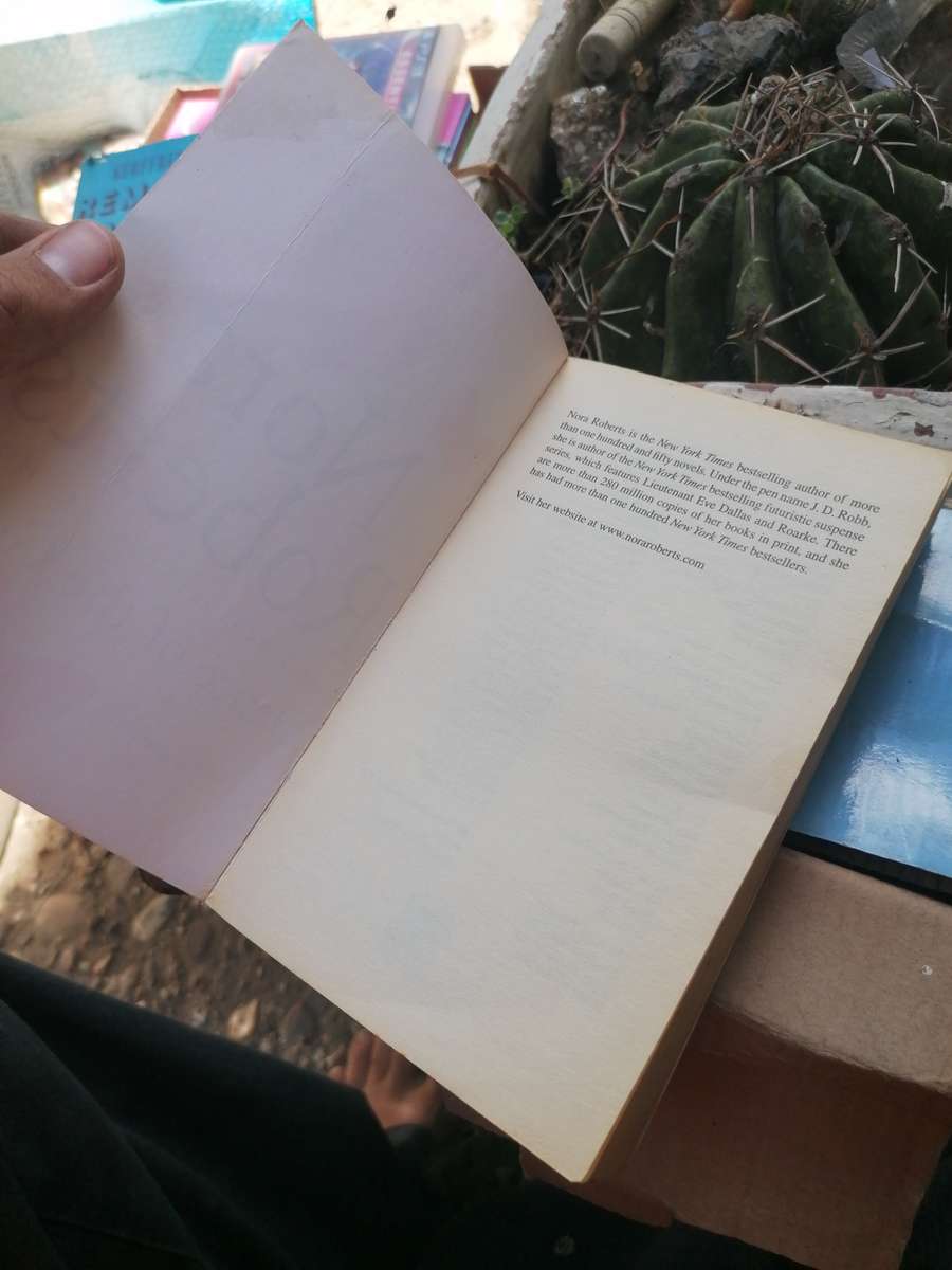 NORA ROBERTS Dance of the gods