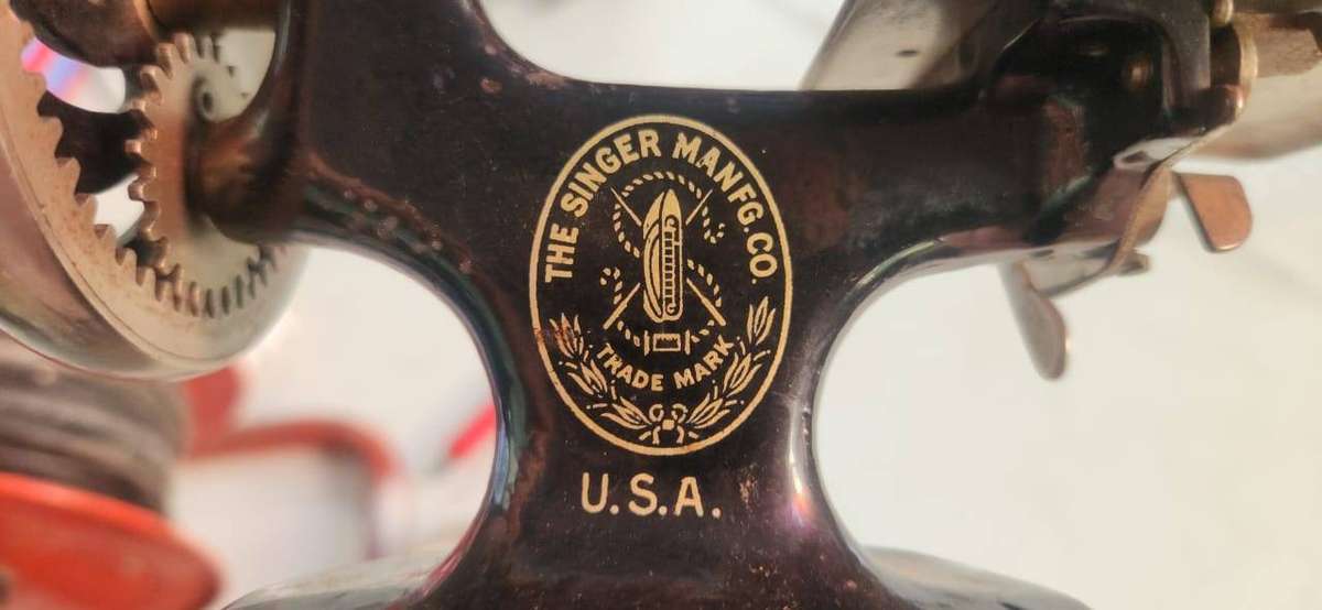 1920's Singer Miniature Child's Sewing Machine