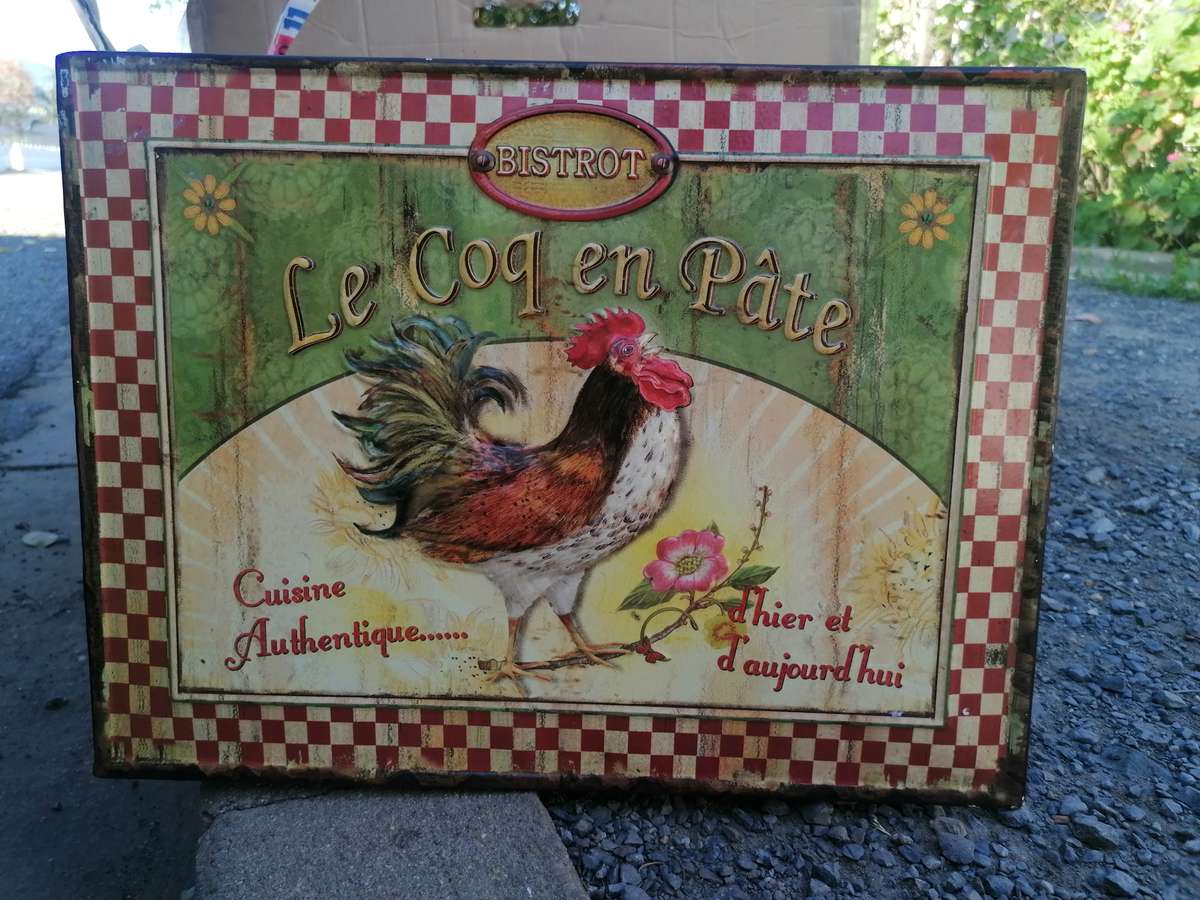 Metal bistrot sign