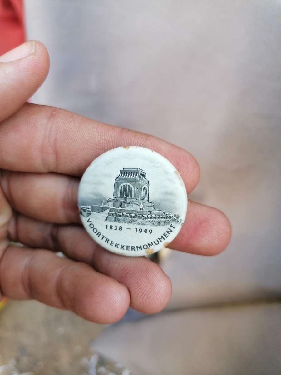 1838-1949 Voortrekker Monument lapel pin badge