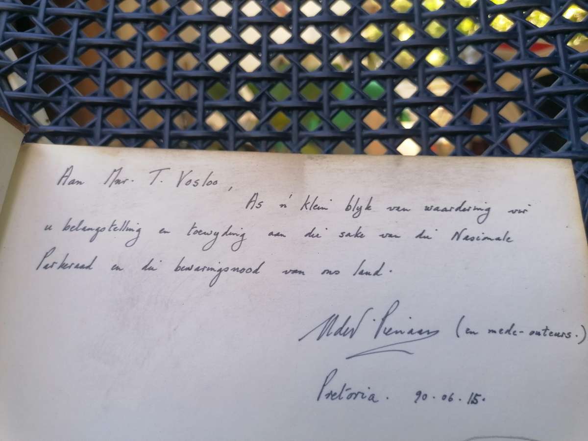 Neem Uit die Verlede Pienaar, U. de V.. Geteken