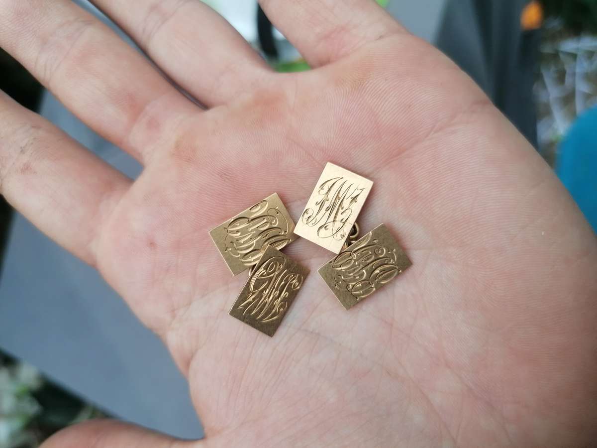18ct gold Cuff links