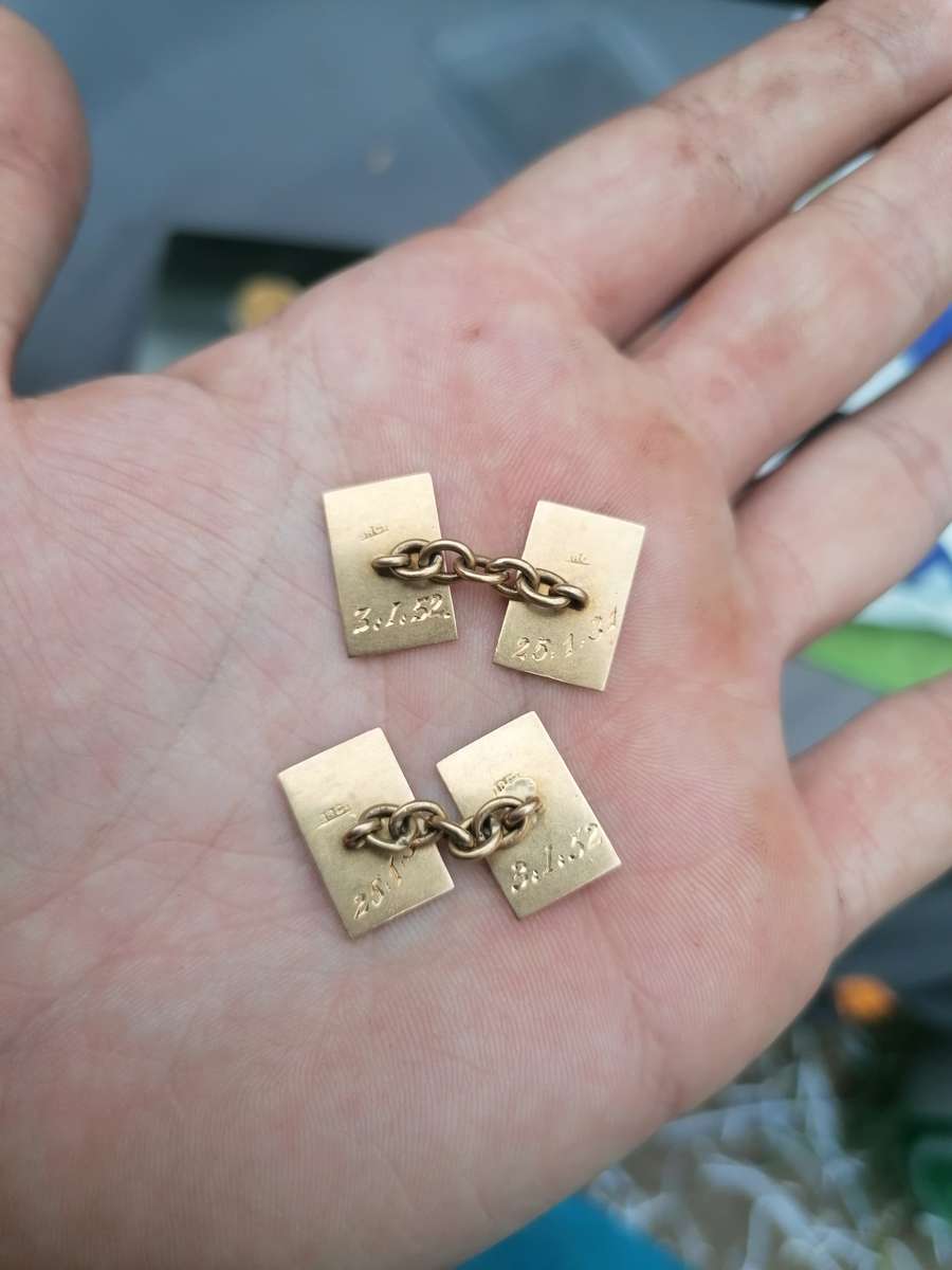 18ct gold Cuff links