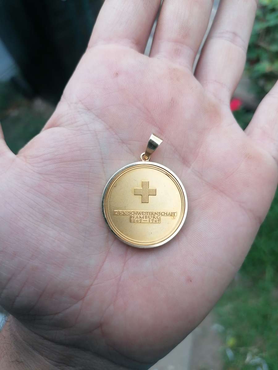 14ct gold a commemorative medal from the DRK Schwesternschaft (German Red Cross Sisterhood)