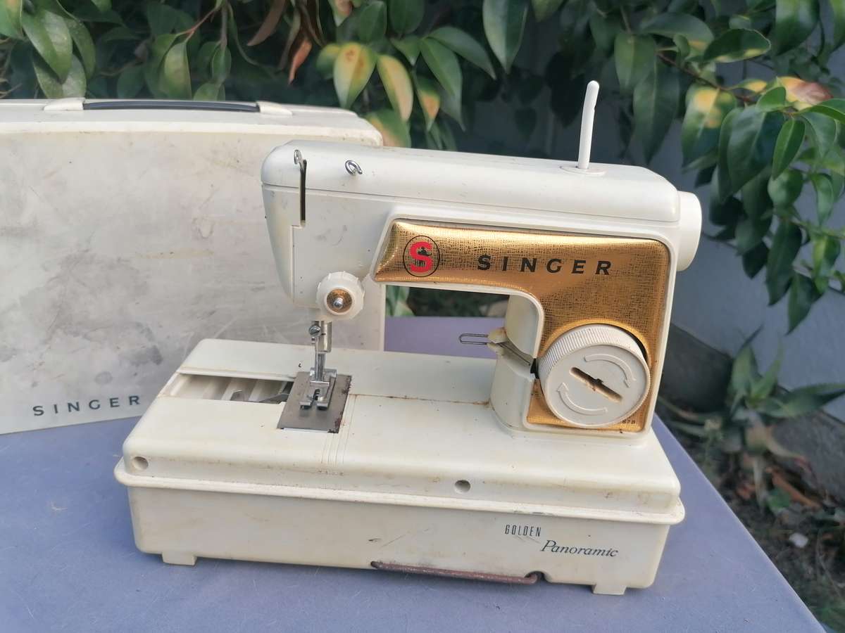 1960S LITTLE GOLDEN PANORAMIC SEWING MACHINE