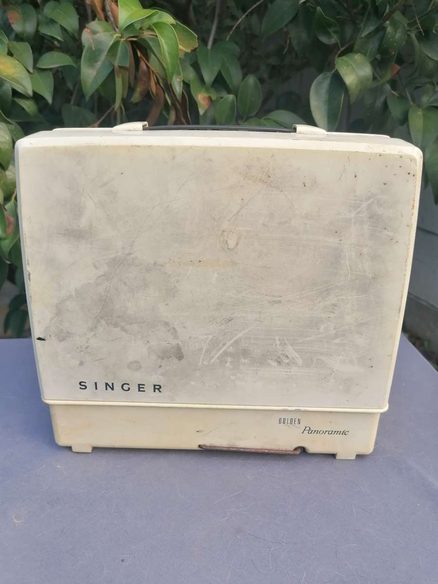 1960S LITTLE GOLDEN PANORAMIC SEWING MACHINE