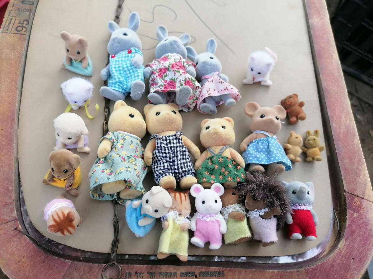 Joblot Sylvanian Families figures,