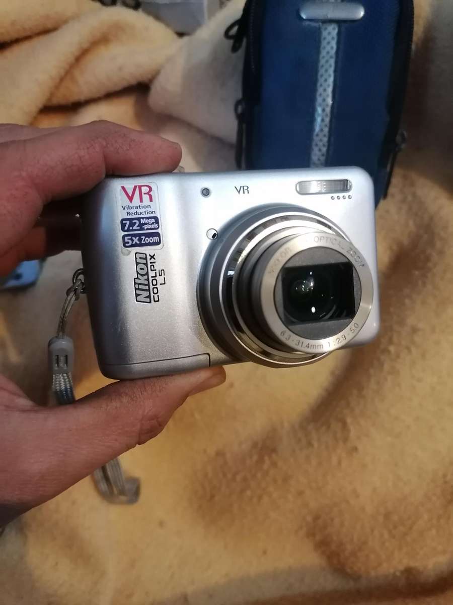 Nikon Coolpix L5 7.2MP Digital Camera.
