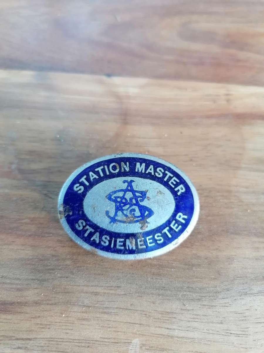 RARE FIND SOUTH AFRICAN RAILWAYS STATION MASTER STASIE MEESTER CLIP BADGE