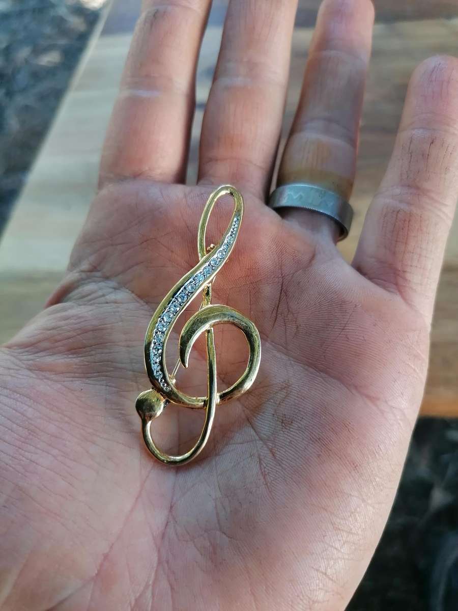 Vintage Gold Tone Musical Note Pin