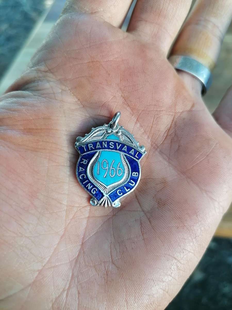 Rare!! 1966 Transvaal Racing Club(HORSE RACING)-Enamel Badge-