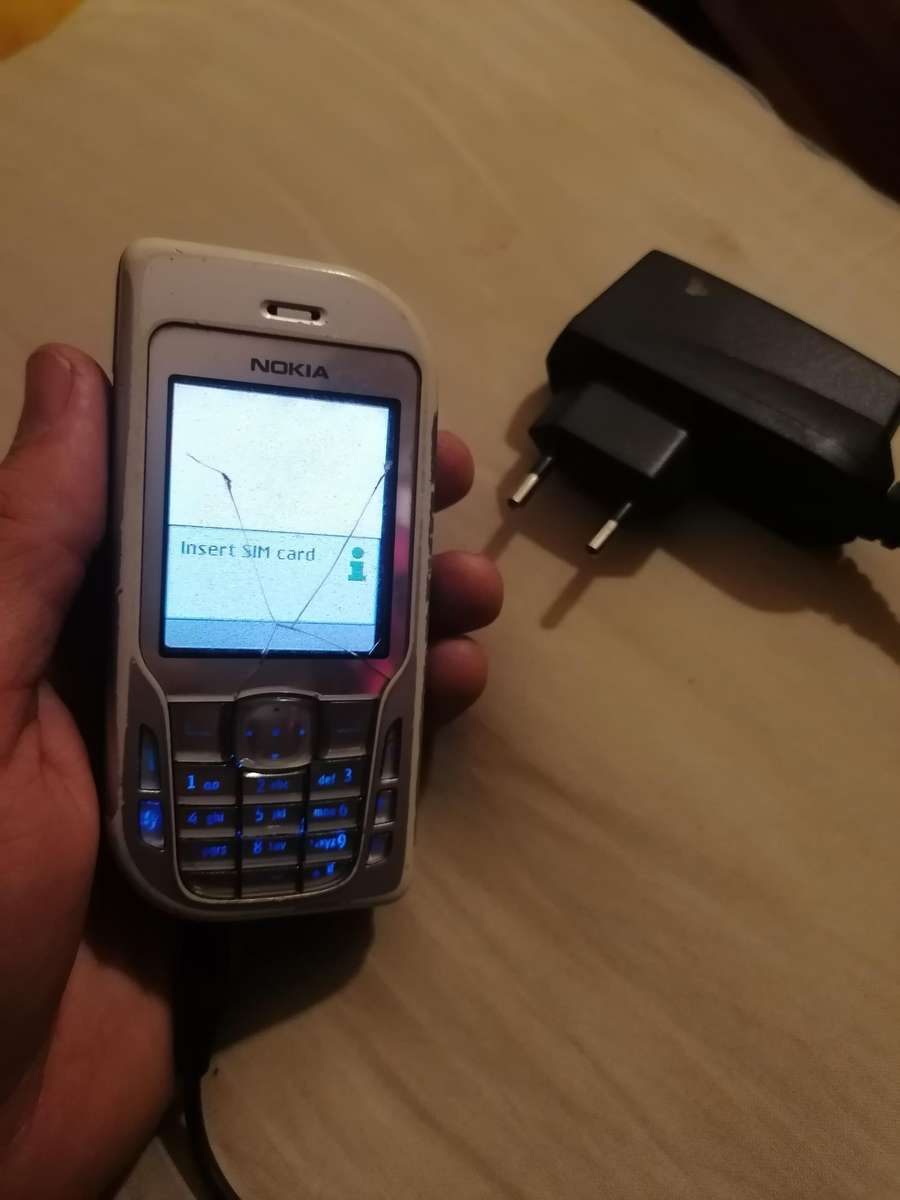 Nokia 6670 do switch on but need a Sim to test